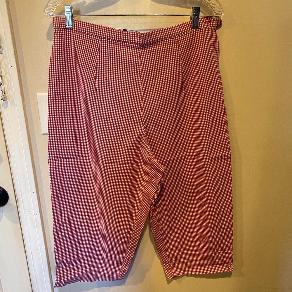 Briggs red & white checkered Bermuda shorts/ capris​
